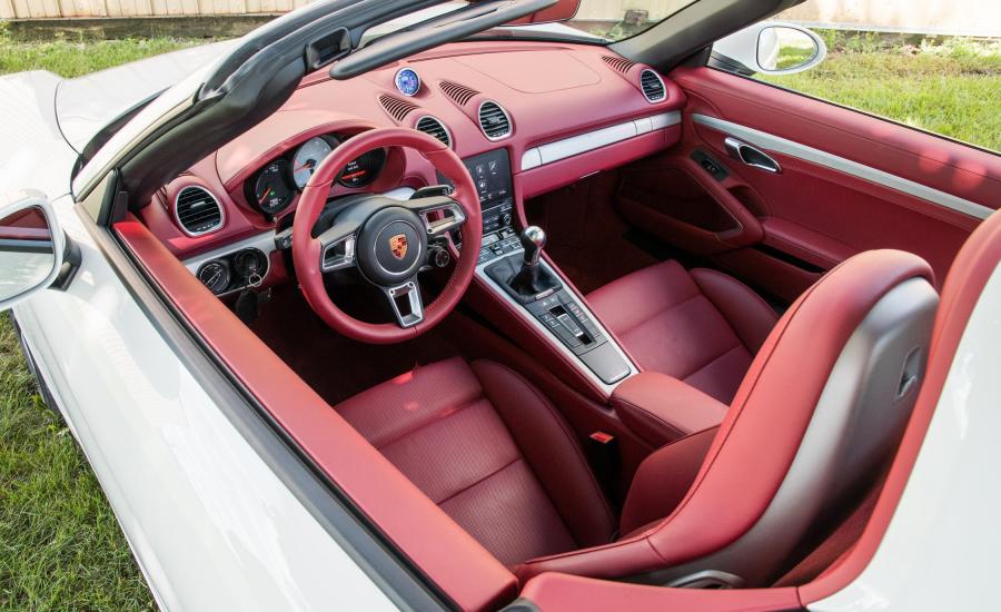 Интерьер Porsche 718 Boxster S 2016 года  (NA) (фото 26 из 31)